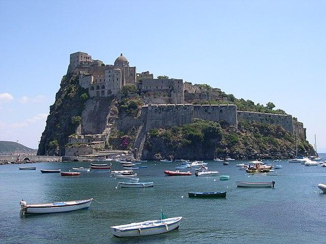 640px-Ischia_castello_Aragonese