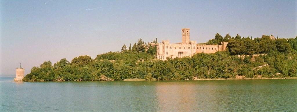 1024px-Castle_guglielmi_isola_maggiore_italy
