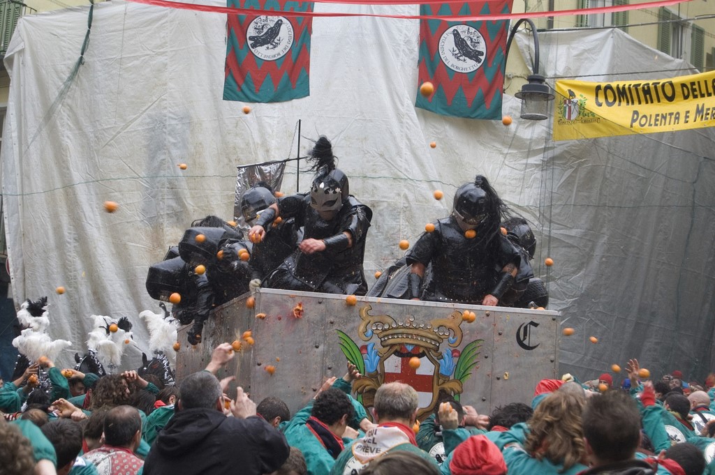 Borghetto_Battle_of_Oranges_-_Battaglia_delle_Arance_2007_-_Ivrea
