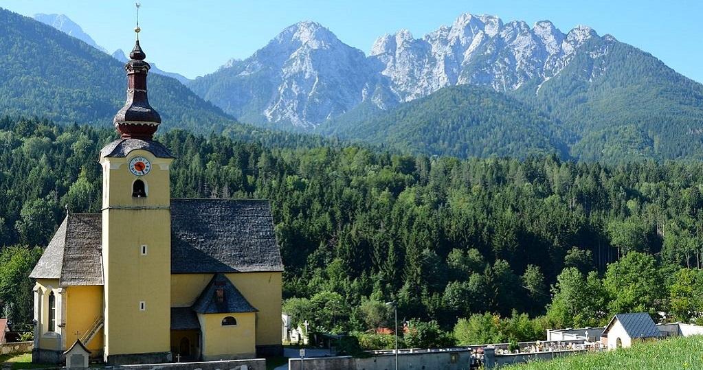 1024px-Tarvisio_Fusine_in_Valromana_Parish_church_Saint_Leonard_17082013_044